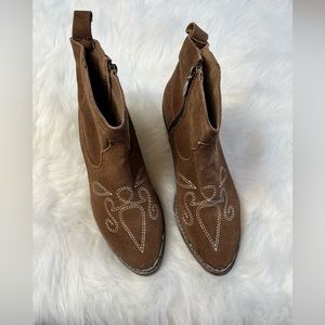 SOLD RARE Spell🦄 Cactus Rose boots 🦄NWOB